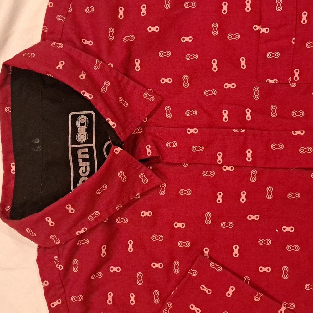 Bern, Size Large, Red w/Chain Piece Print, Short Sleeve Casual Shirt